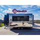 25.18.121 DELTA EXCLUSIVE wyposażona Food Truck Przyczepa gastronomiczna handlowa ekspozycyjna wystawowa 1 okno 2 osie H DMC 2000 kg Nowim